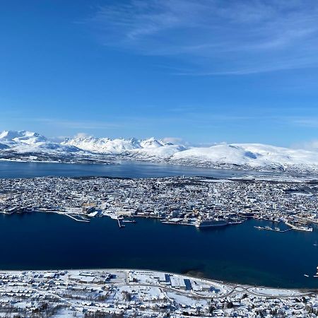 Aurora Apartment Very Close To Cable Car And Sherpatrappa Tromsø Eksteriør billede