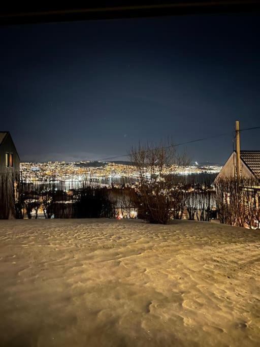 Aurora Apartment Very Close To Cable Car And Sherpatrappa Tromsø Eksteriør billede