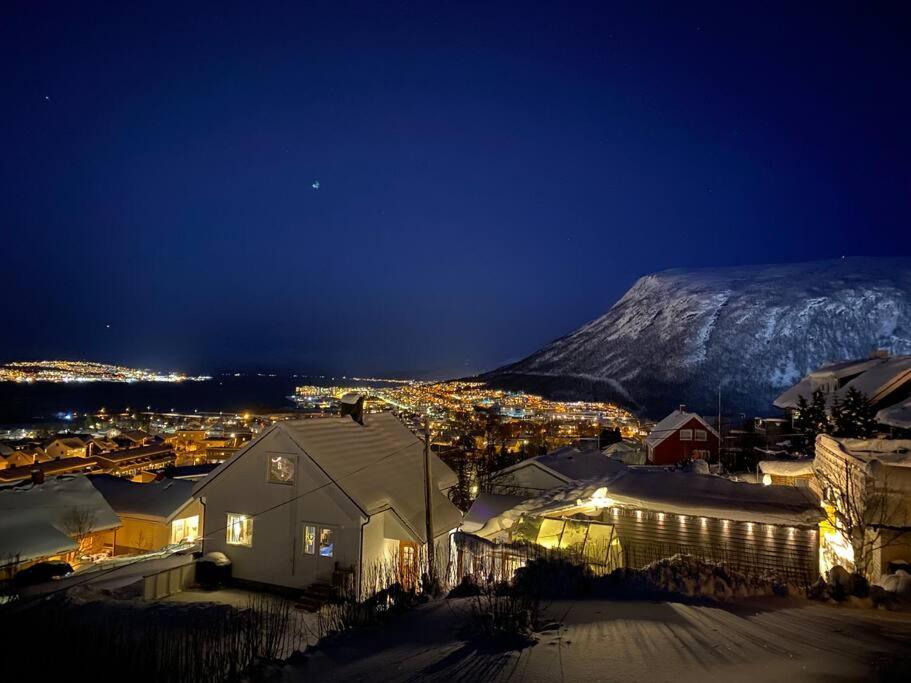 Aurora Apartment Very Close To Cable Car And Sherpatrappa Tromsø Eksteriør billede