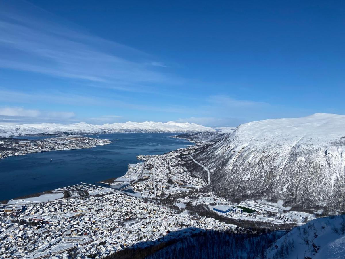 Aurora Apartment Very Close To Cable Car And Sherpatrappa Tromsø Eksteriør billede
