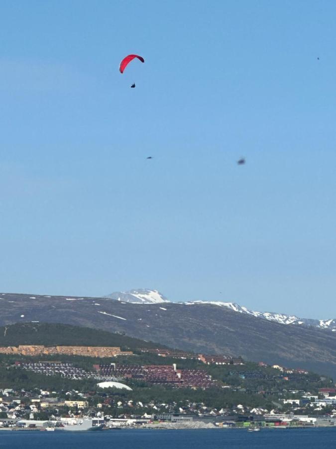 Aurora Apartment Very Close To Cable Car And Sherpatrappa Tromsø Eksteriør billede